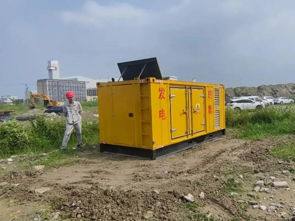 洛隆200KW柴油发电机机组每小时的油耗量受哪些因素影响？